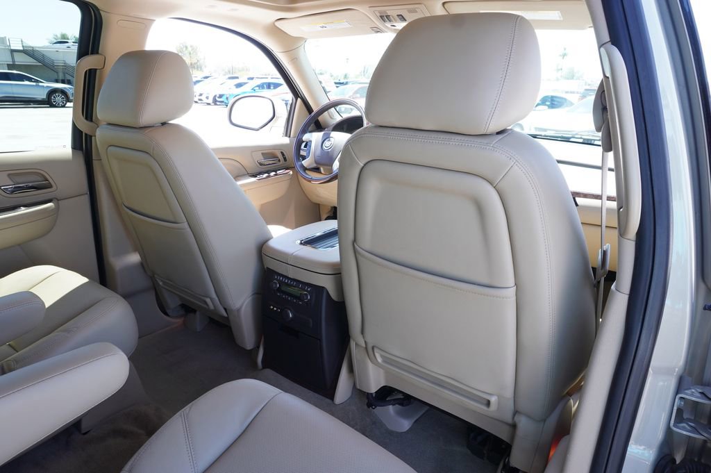 Used 2012 Cadillac Escalade Luxury AWD/4WD image 11