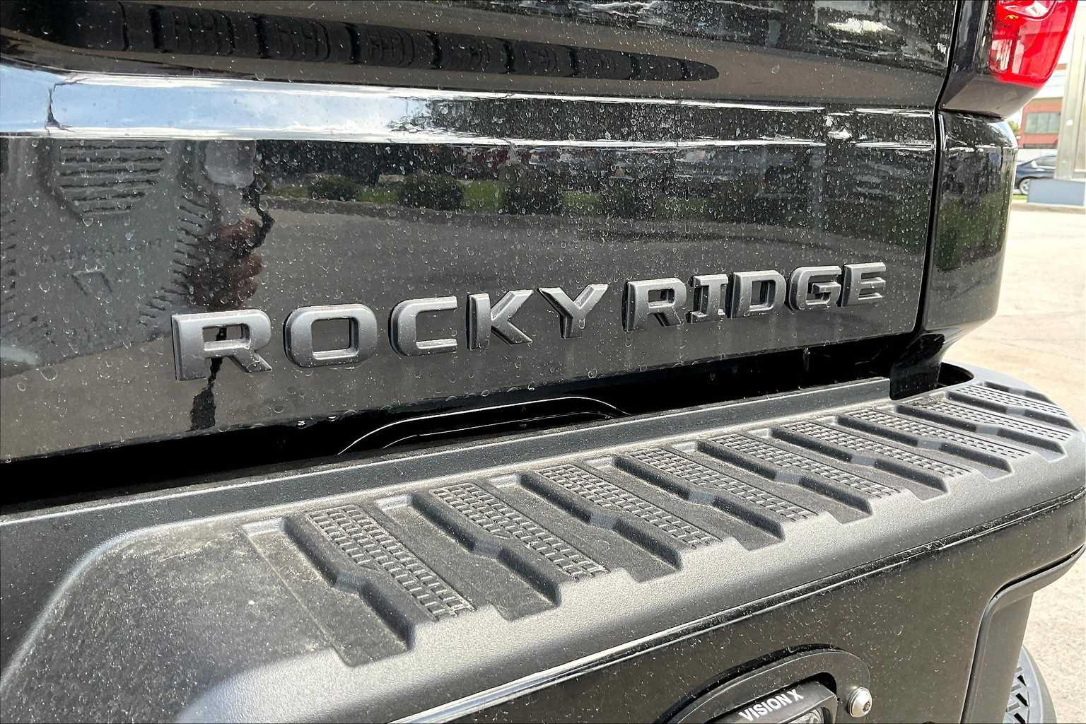 New 2025 GMC Sierra 1500 AT4 w/ AT4 Premium Package AWD/4WD image 8