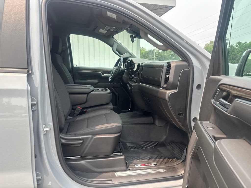 Used 2024 Chevrolet Silverado 1500 LT AWD/4WD image 23