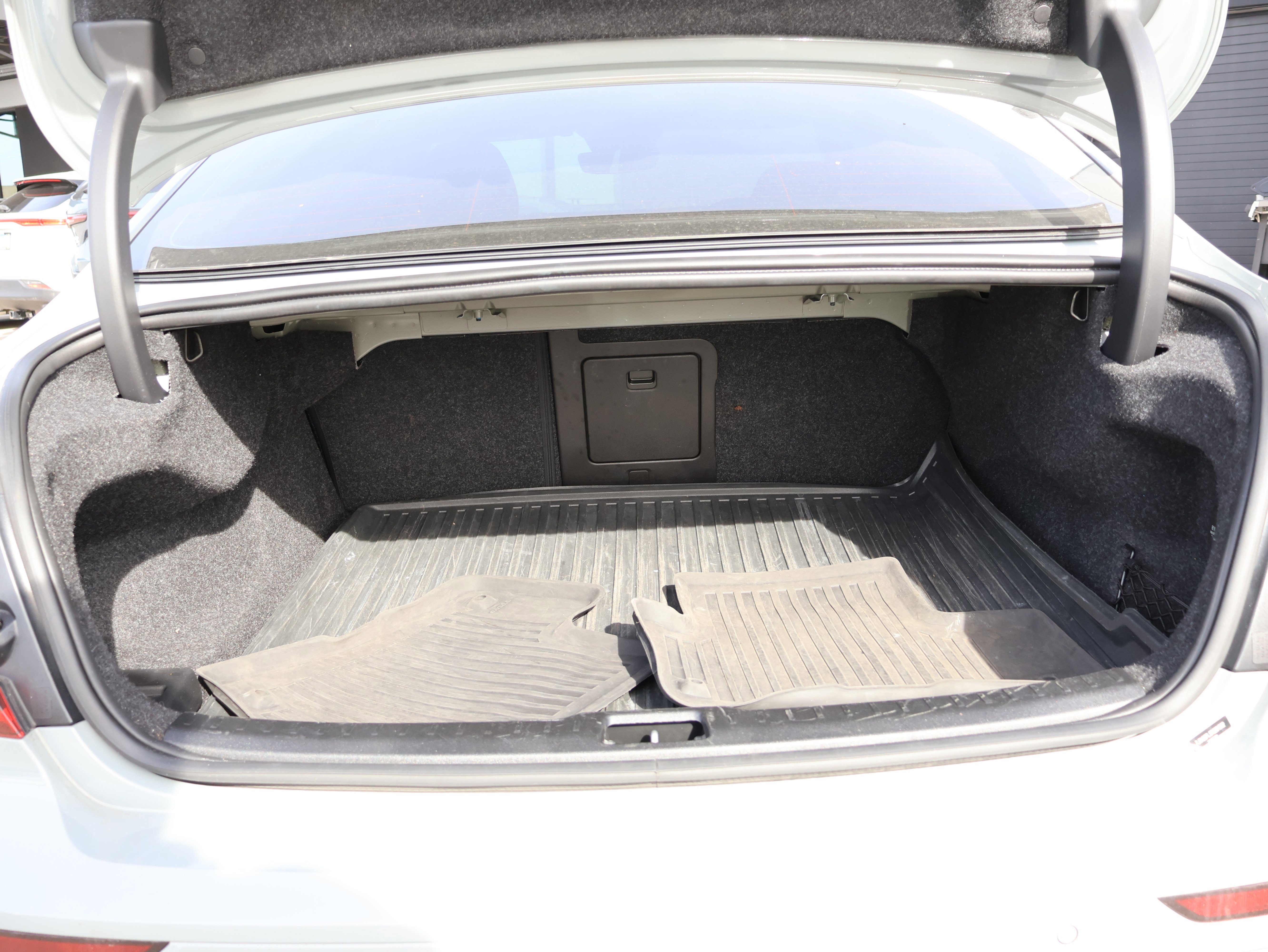 Used 2024 Volvo S60 T8 Plus w/ Climate Package image 18