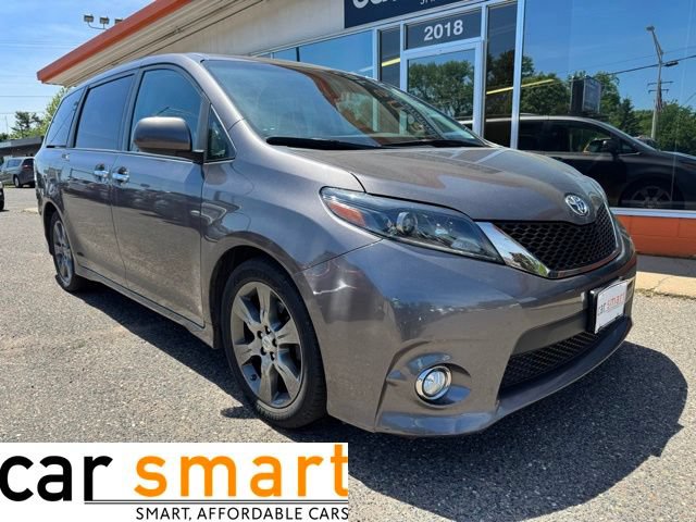 Used 2015 Toyota Sienna SE FWD image 1