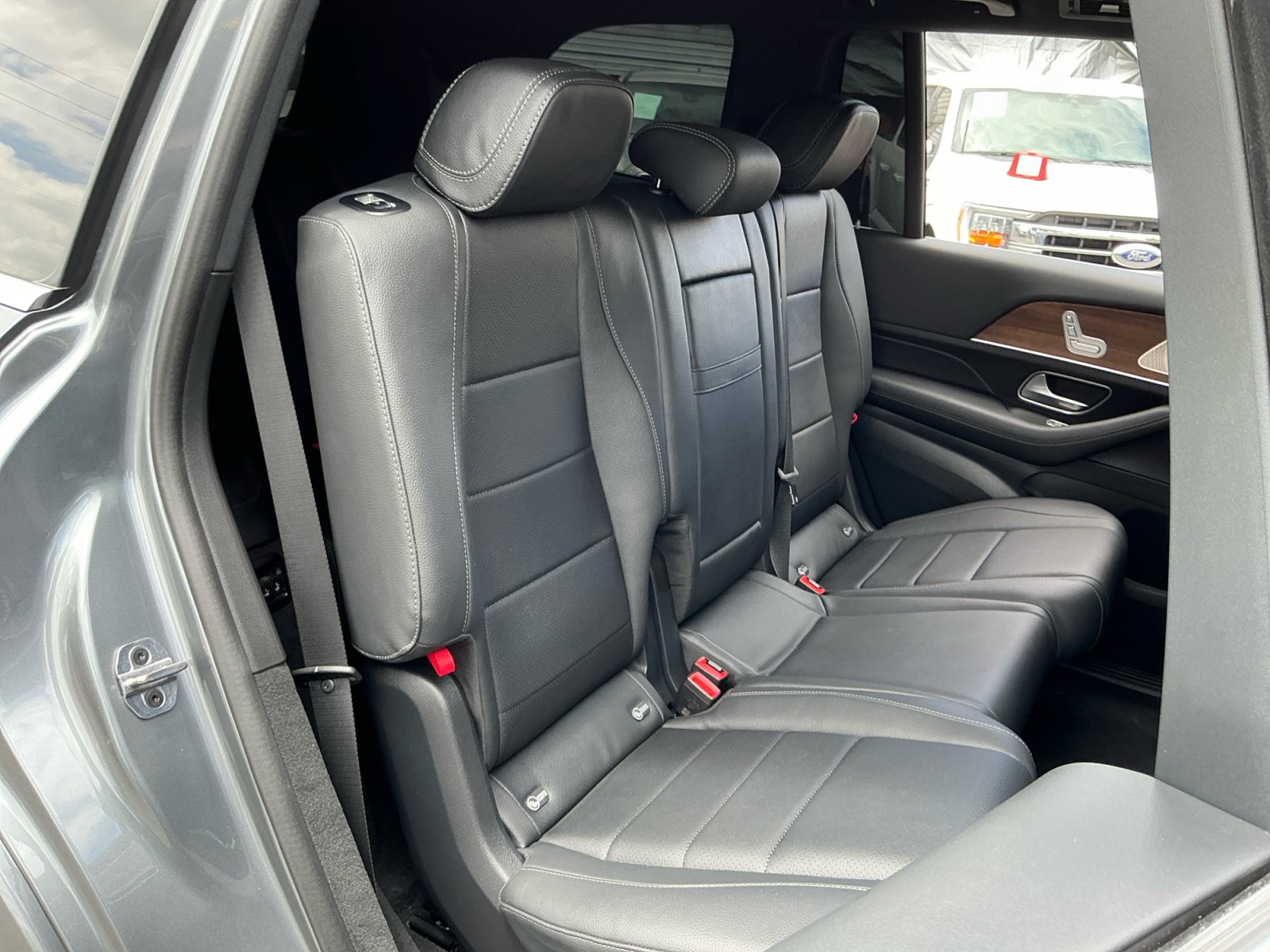 Used 2025 Mercedes-Benz GLS 450 4MATIC image 18