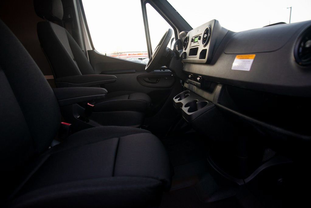 Used 2025 Mercedes-Benz Sprinter 2500 image 34