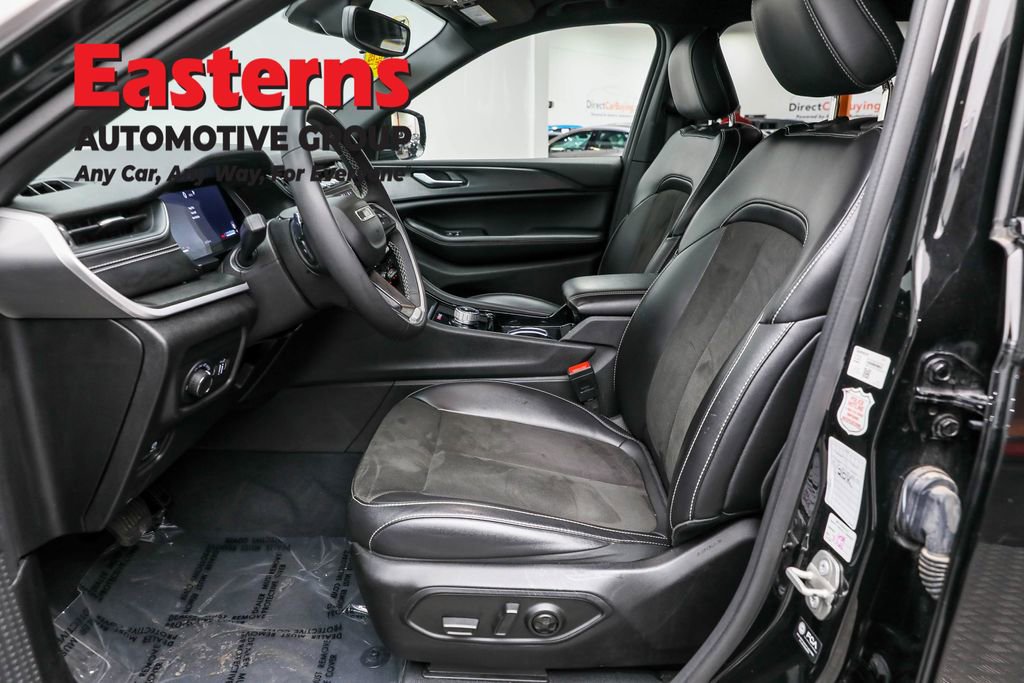 Used 2023 Jeep Grand Cherokee L Laredo image 14