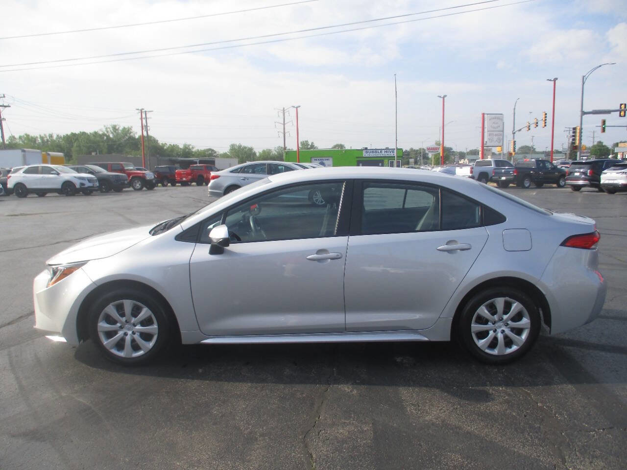 Used 2024 Toyota Corolla LE image 2
