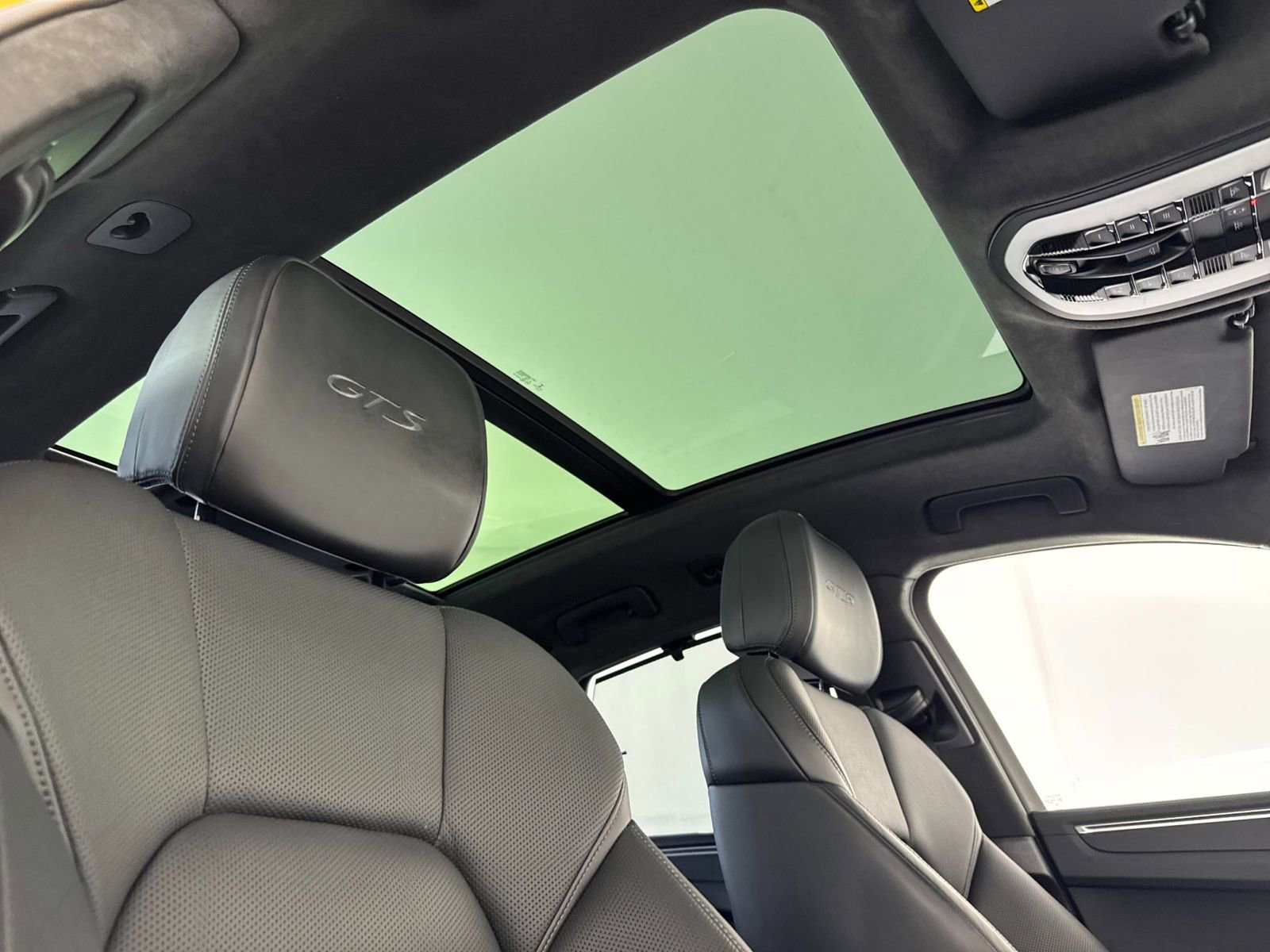 Certified 2022 Porsche Macan GTS image 19