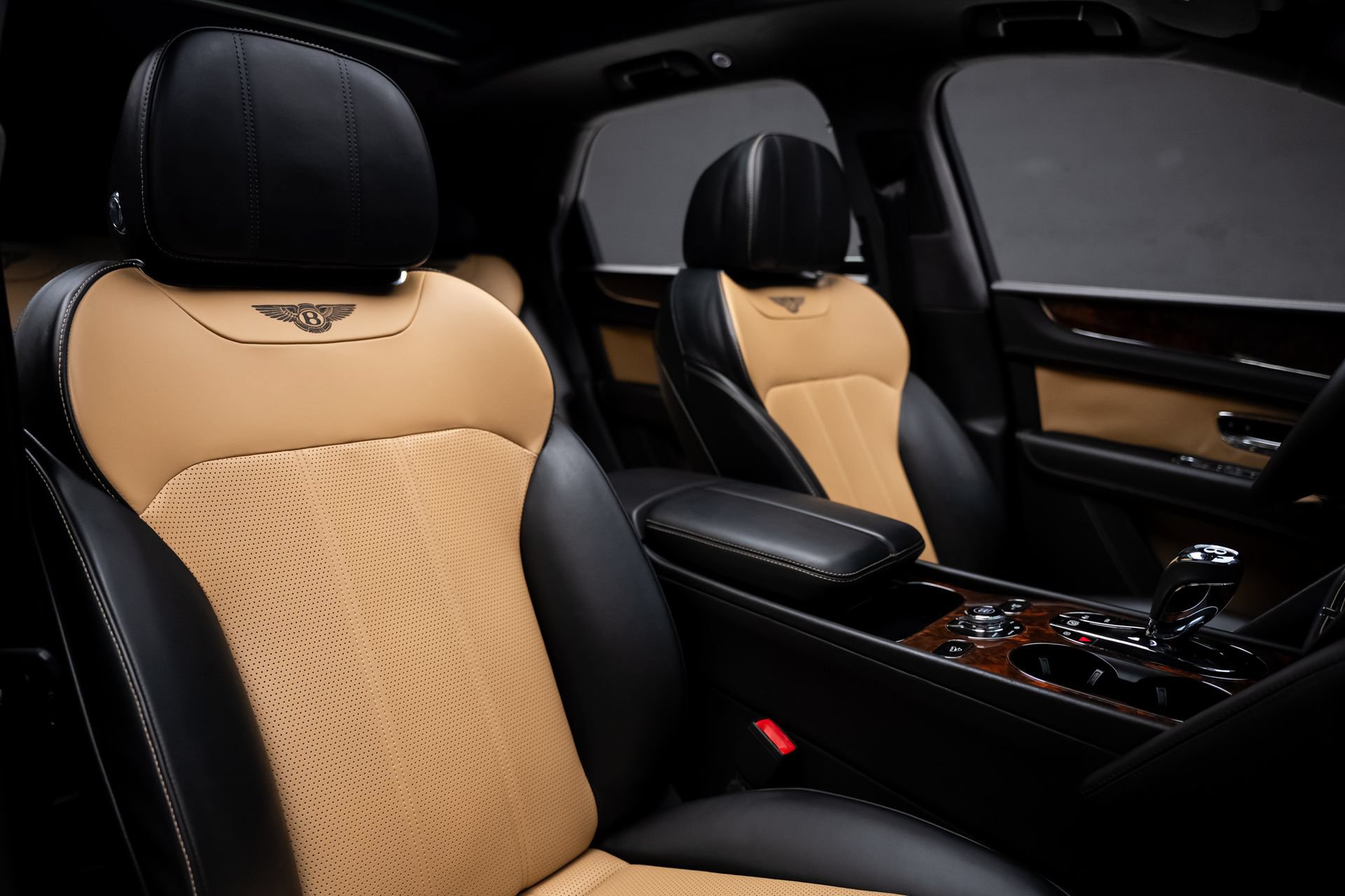 Used 2018 Bentley Bentayga AWD/4WD image 61