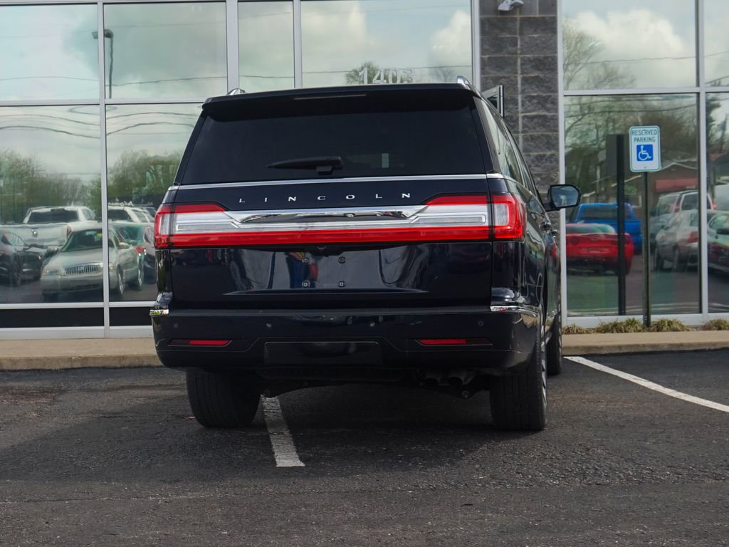 Used 2021 Lincoln Navigator L Reserve w/ Luxury Package image 3
