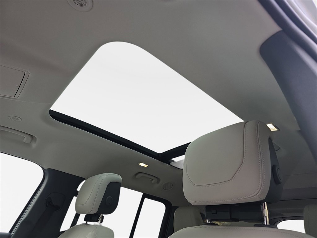 Used 2023 Land Rover Defender 130 First Edition image 32