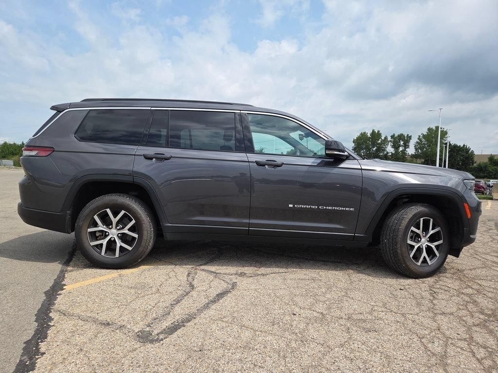 Used 2024 Jeep Grand Cherokee L Limited AWD/4WD image 26