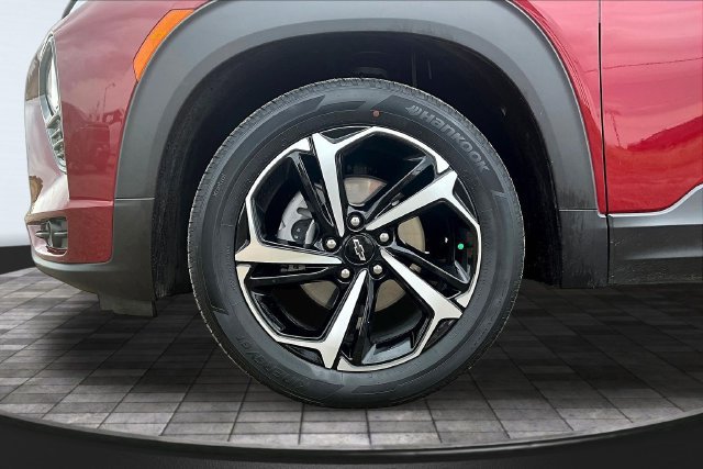 Used 2023 Chevrolet TrailBlazer RS w/ Sun and Liftgate Package FWD image 32