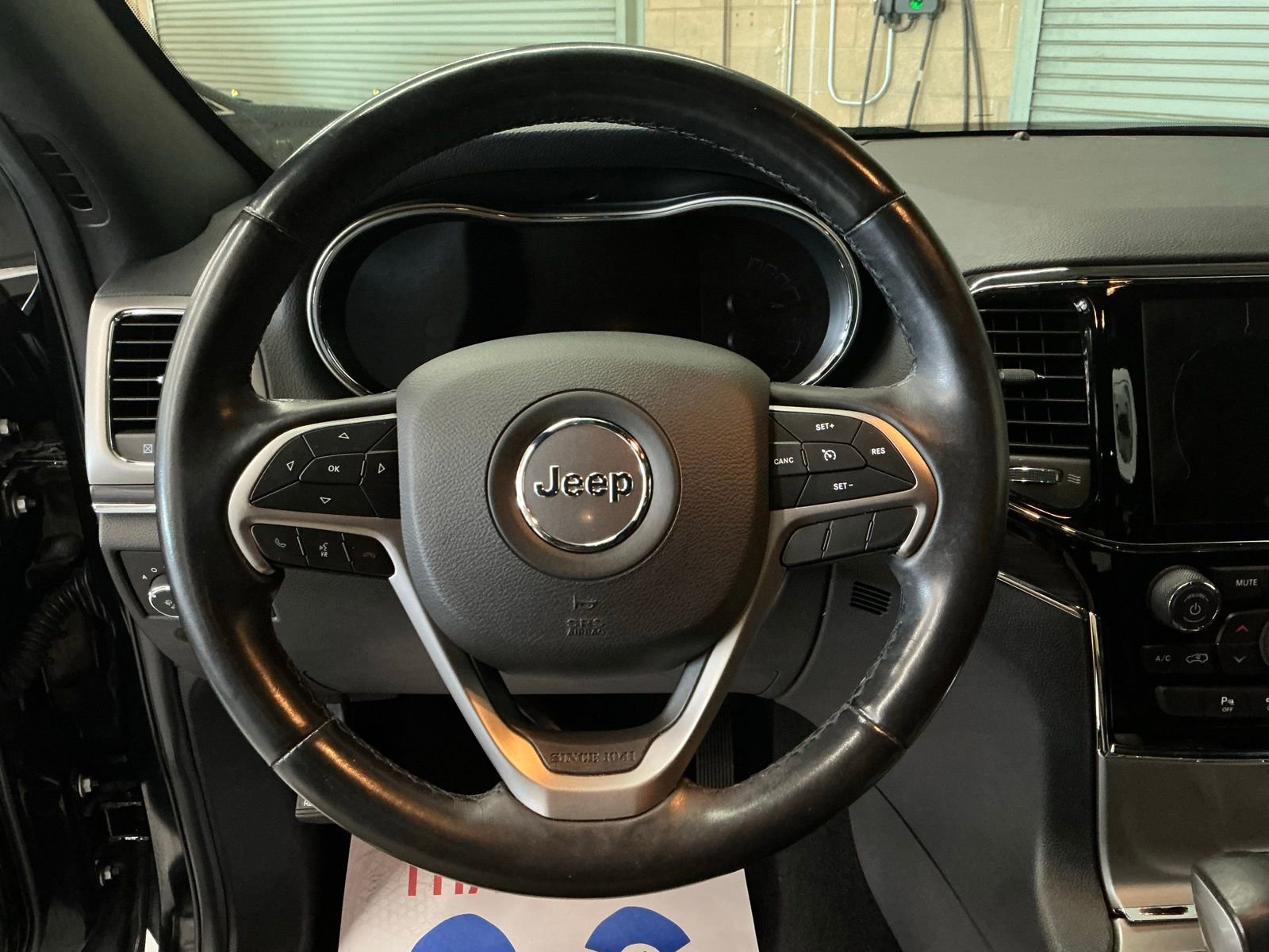 Used 2019 Jeep Grand Cherokee Limited image 19