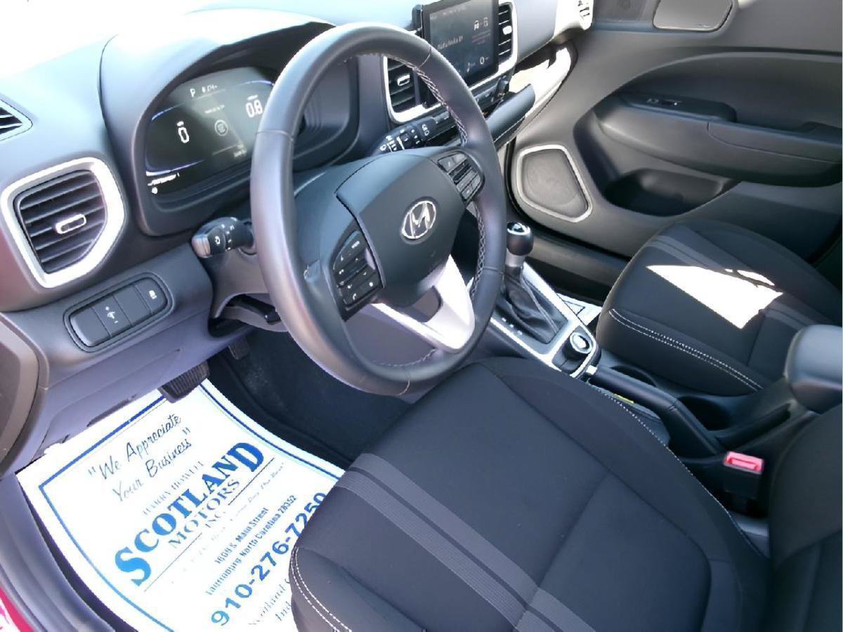 Used 2025 Hyundai Venue SEL FWD image 12