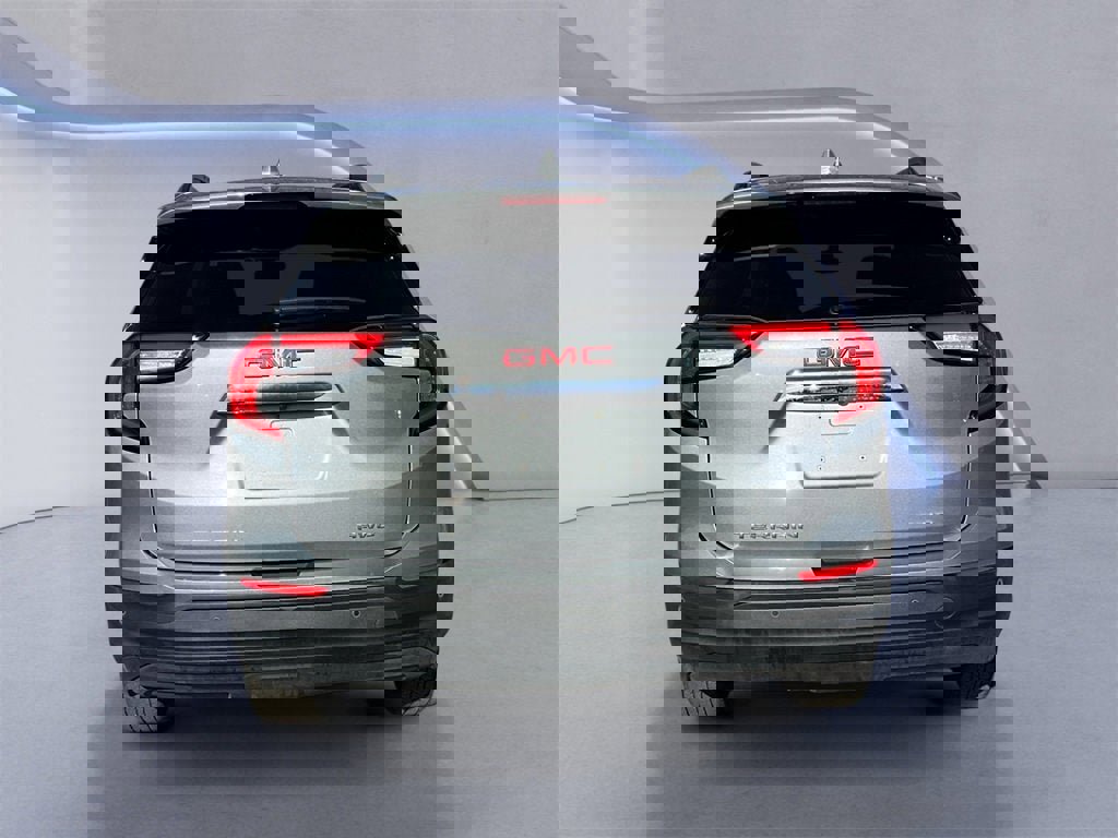 Used 2023 GMC Terrain SLE w/ Driver Convenience Package image 4