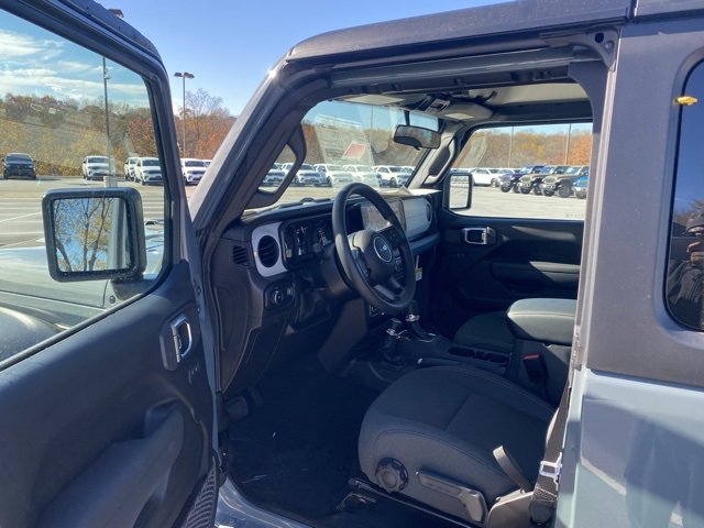 New 2026 Chevrolet Corvette Stingray Convertible w/ 1LT image 13