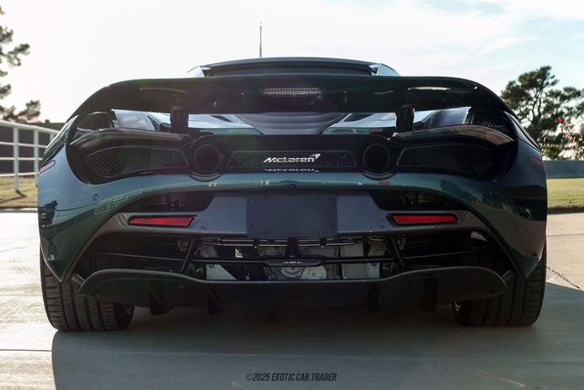 Used 2022 McLaren 720S Spider image 17