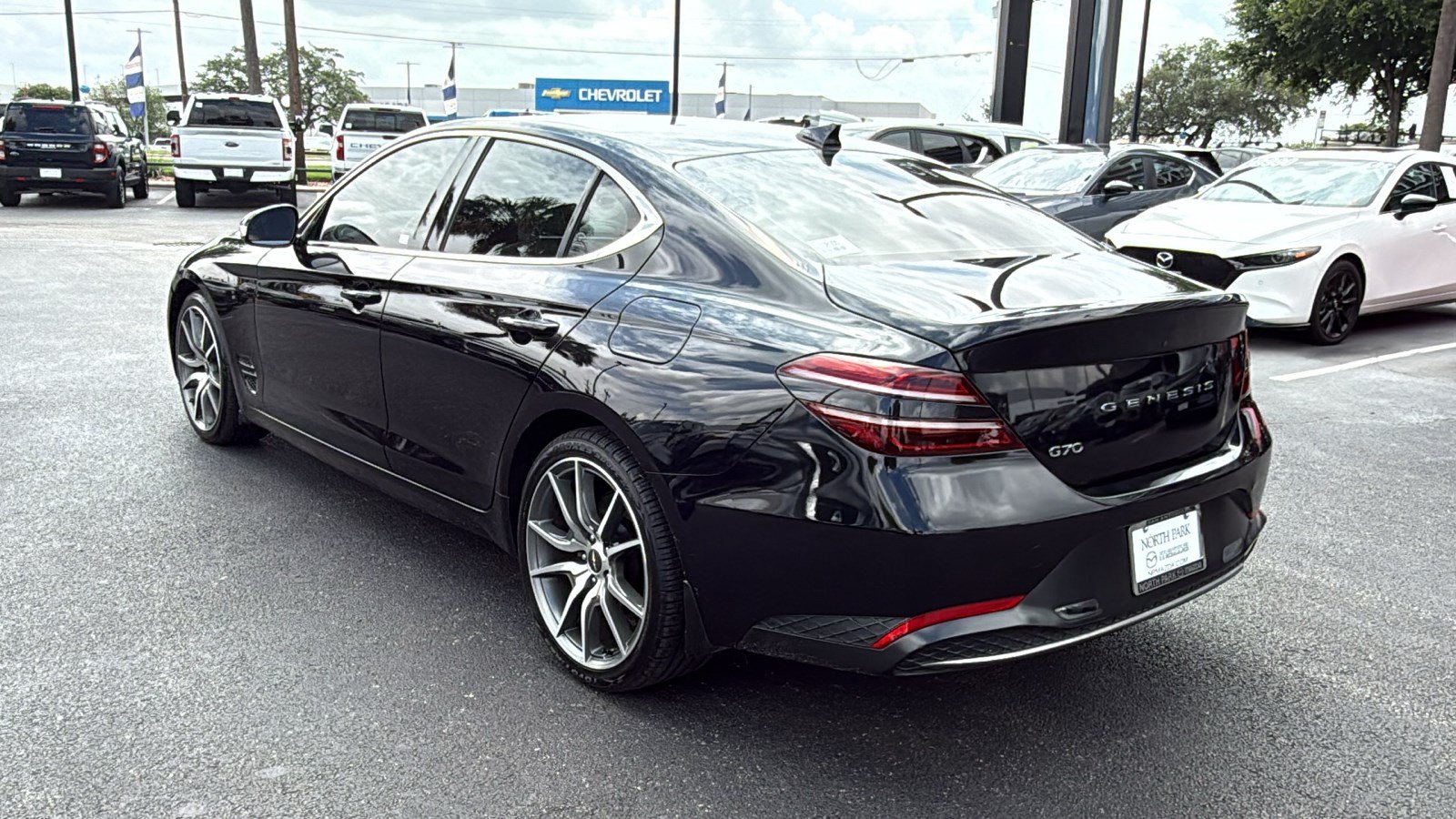 Used 2023 Genesis G70 2.0T RWD image 6