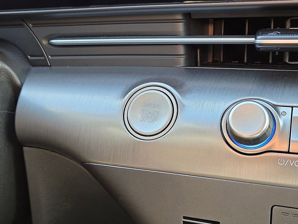 Used 2025 Hyundai Kona SEL image 30