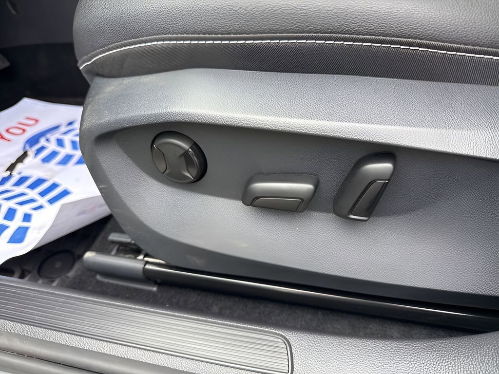 Used 2024 Volkswagen Taos SE image 24