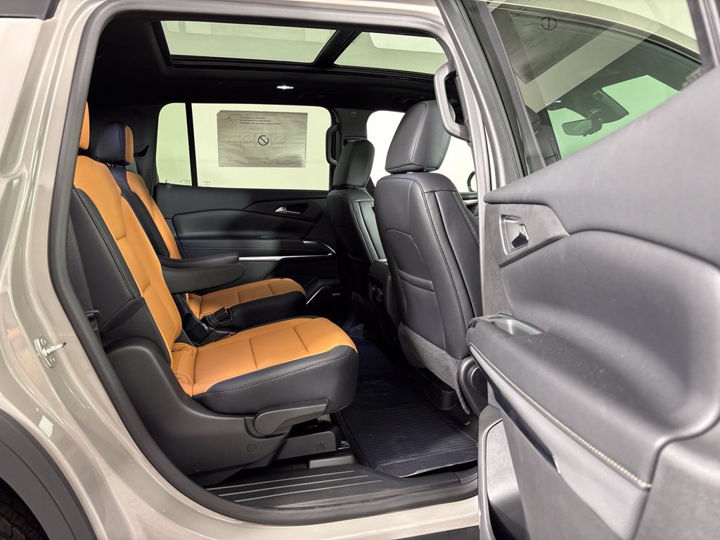 New 2027 Chevrolet Traverse Z71 w/ Enhanced Driving Package AWD/4WD image 16