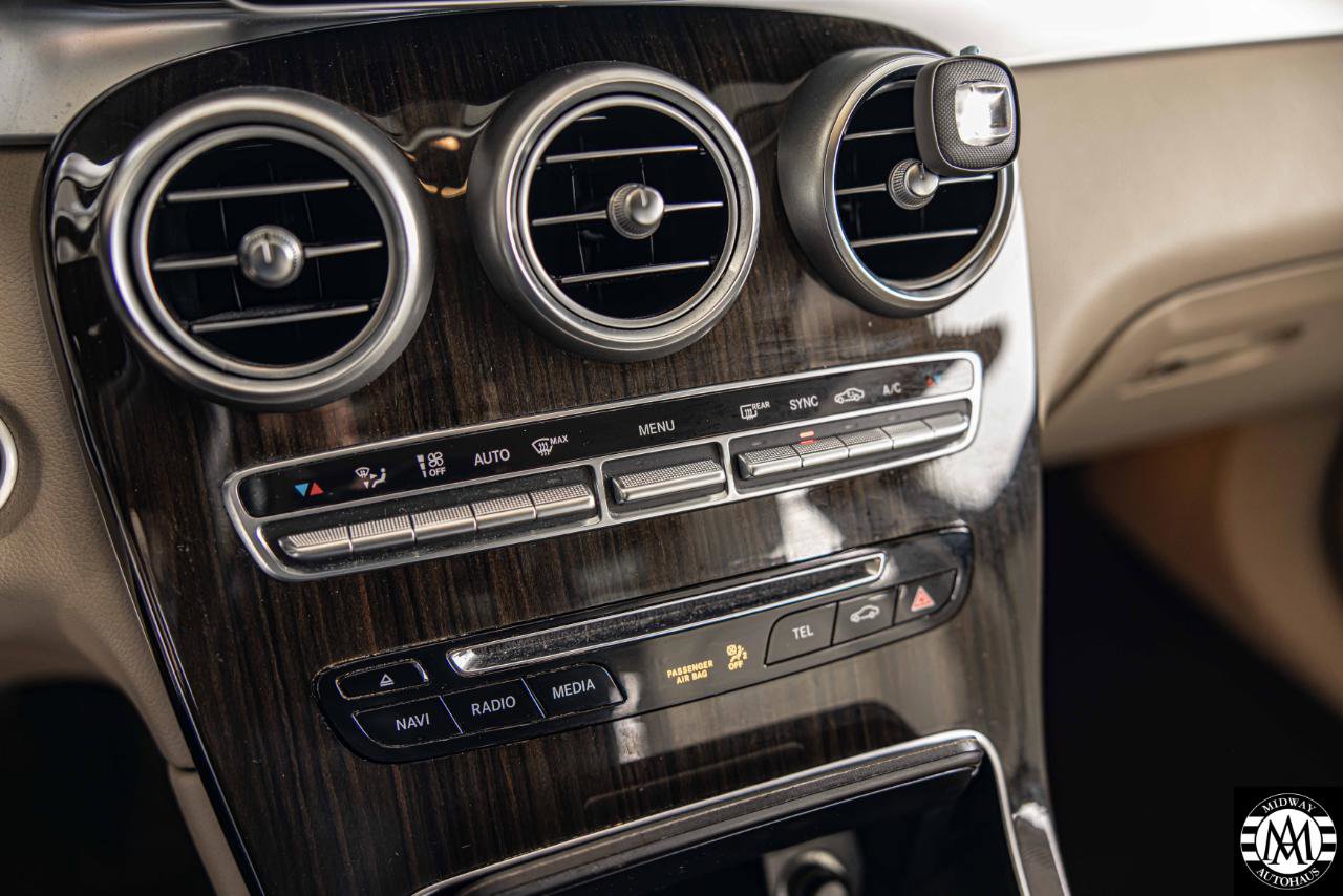 Used 2018 Mercedes-Benz GLC 300 4MATIC w/ Premium Package image 14