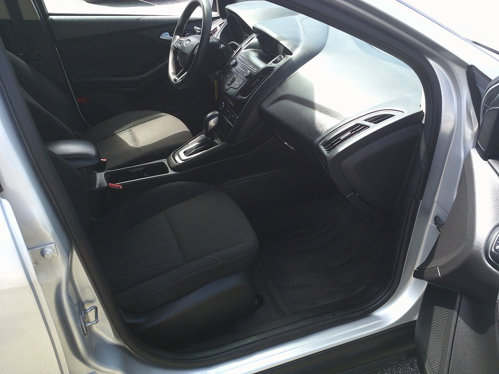 Used 2018 Ford Focus SE FWD image 13