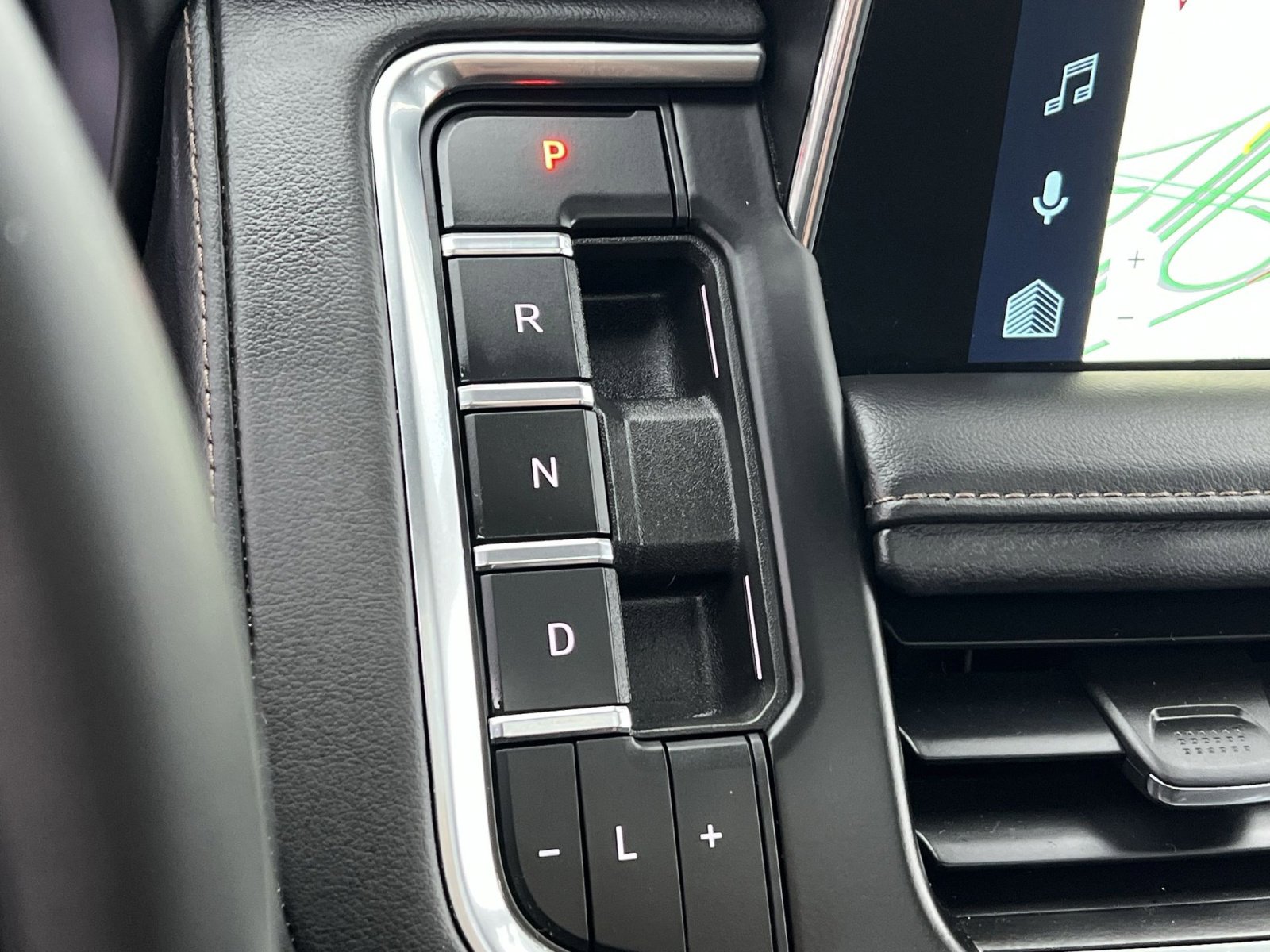 Used 2023 Chevrolet Suburban High Country image 22