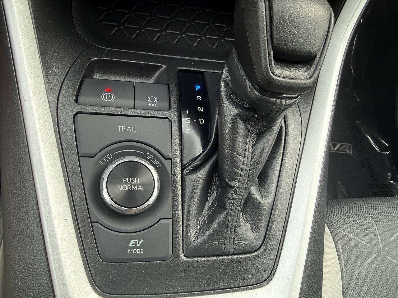 Used 2021 Toyota RAV4 XLE AWD/4WD image 40