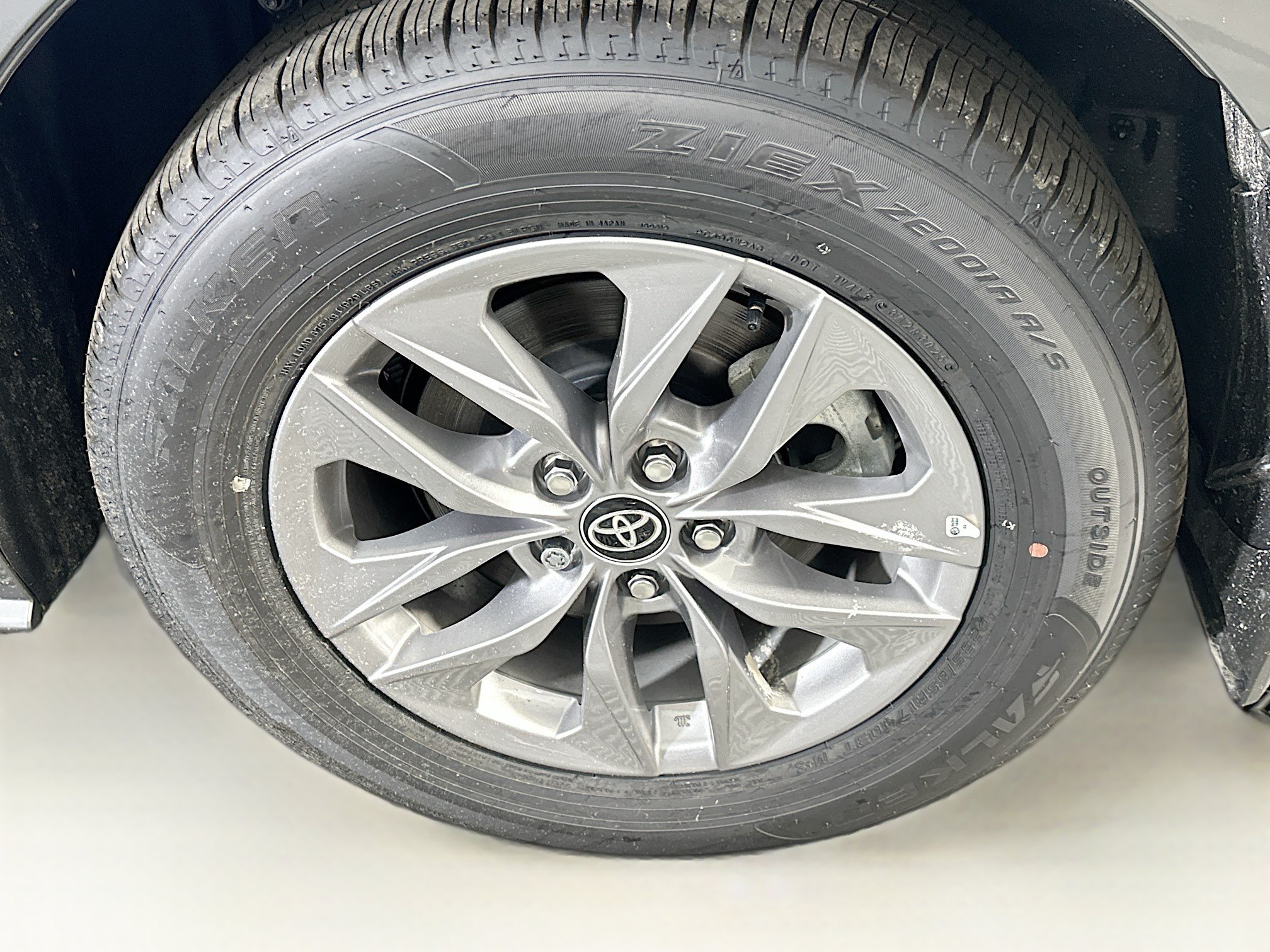 Used 2026 Toyota Sienna XLE FWD image 11