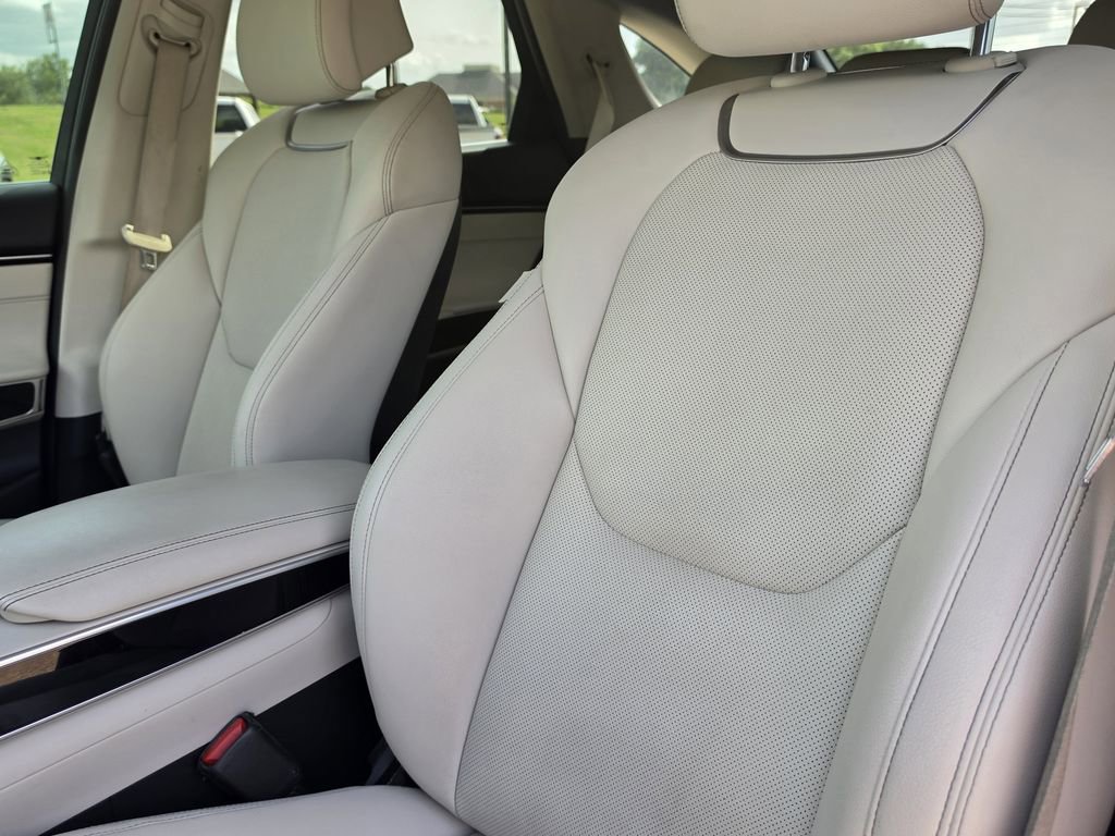 Used 2022 Genesis GV70 2.5T image 13