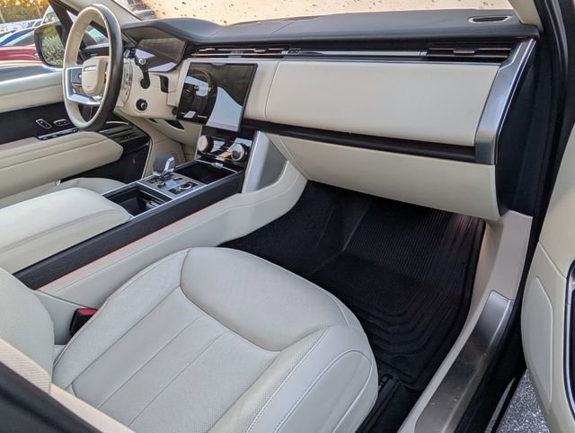 Used 2023 Land Rover Range Rover SE image 13