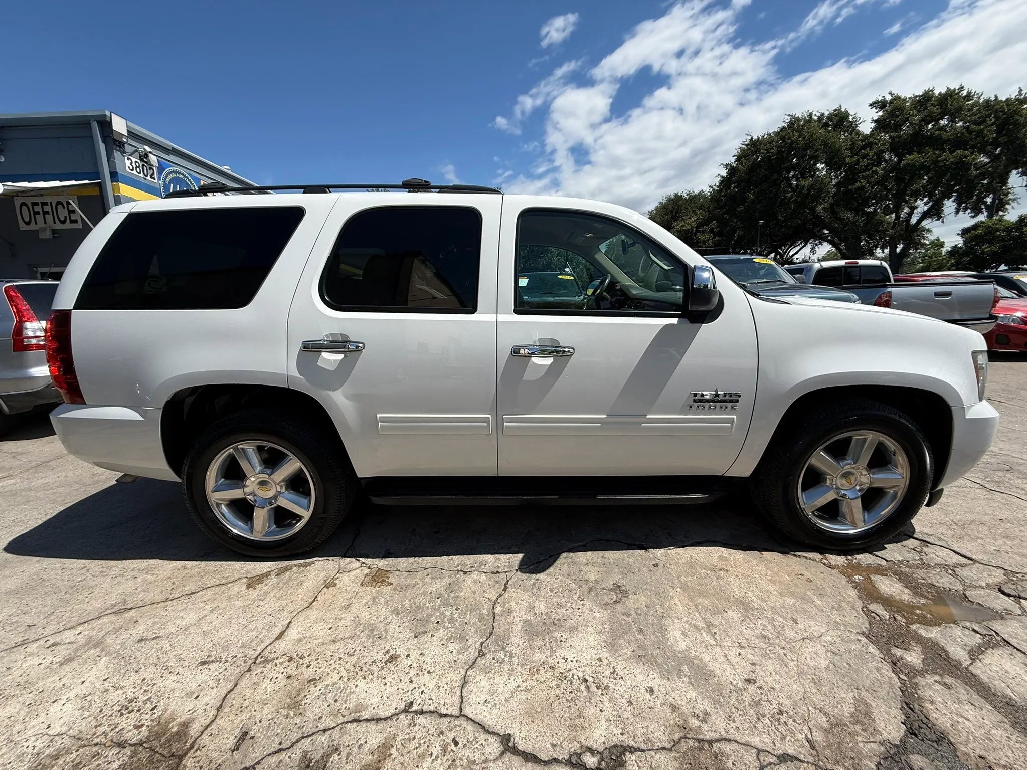 Used 2014 Chevrolet Tahoe LS w/ Texas Edition RWD image 8