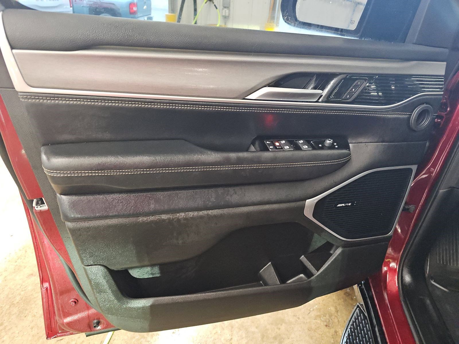 Used 2025 Jeep Wagoneer L Series II w/ Convenience Group I image 10