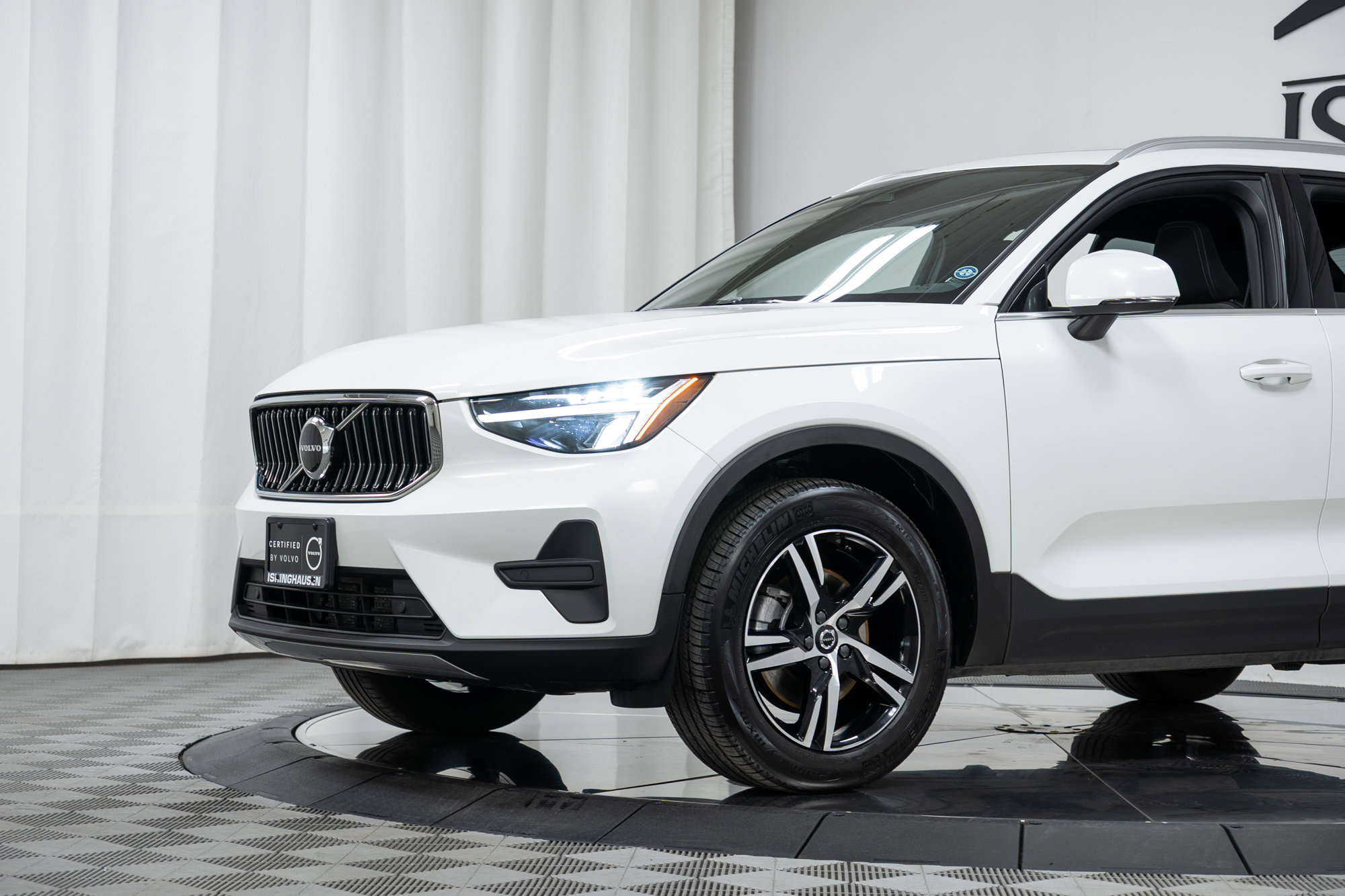 Certified 2025 Volvo XC40 B5 Core image 25