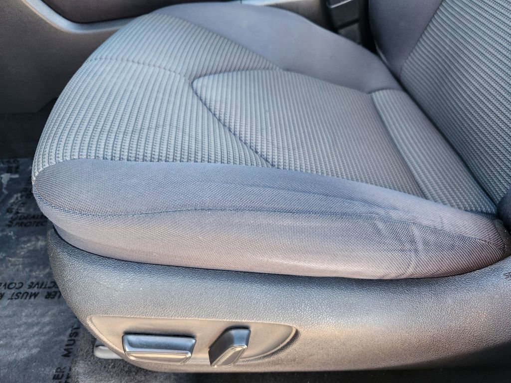 Used 2021 Toyota Highlander LE AWD/4WD image 16