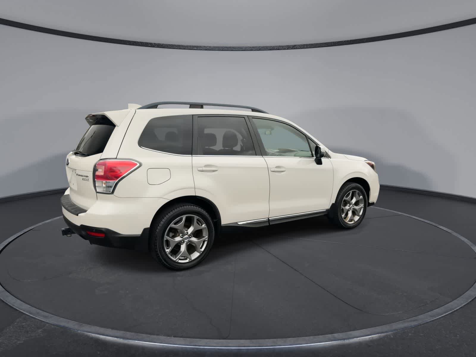 Used 2017 Subaru Forester 2.5i Touring AWD/4WD image 8
