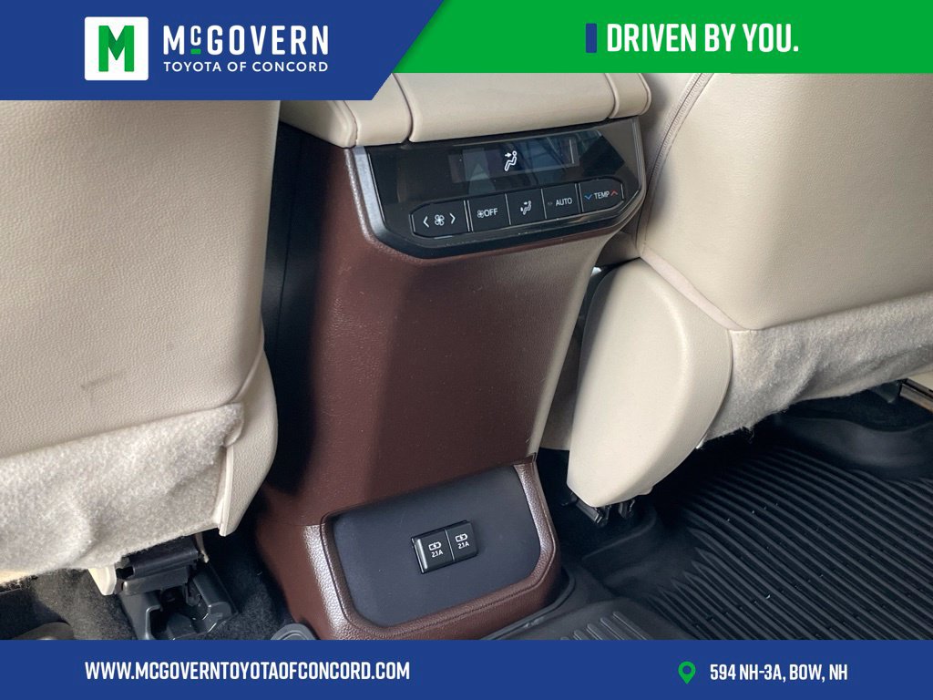 Used 2021 Toyota Highlander XLE AWD/4WD image 20