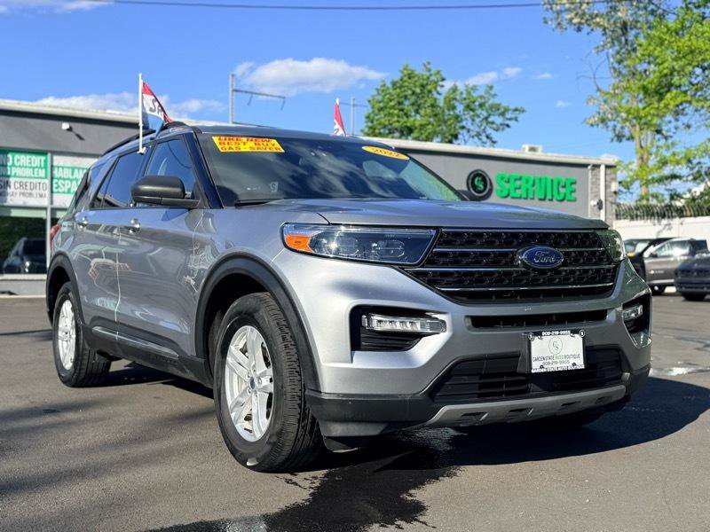 Used 2022 Ford Explorer XLT w/ Equipment Group 202A AWD/4WD image 3