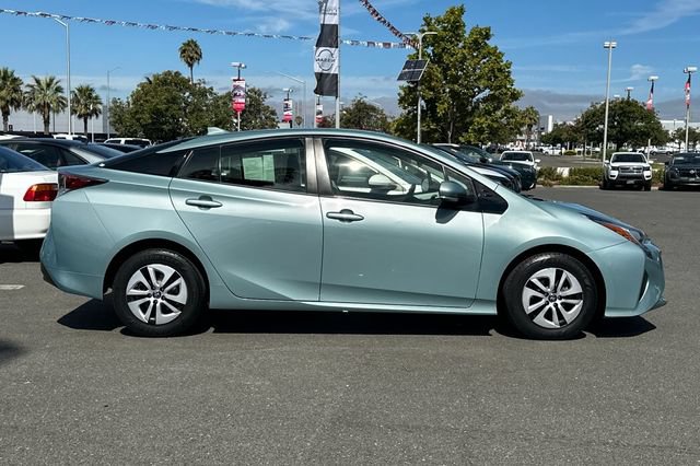 Used 2017 Toyota Prius Three FWD image 3