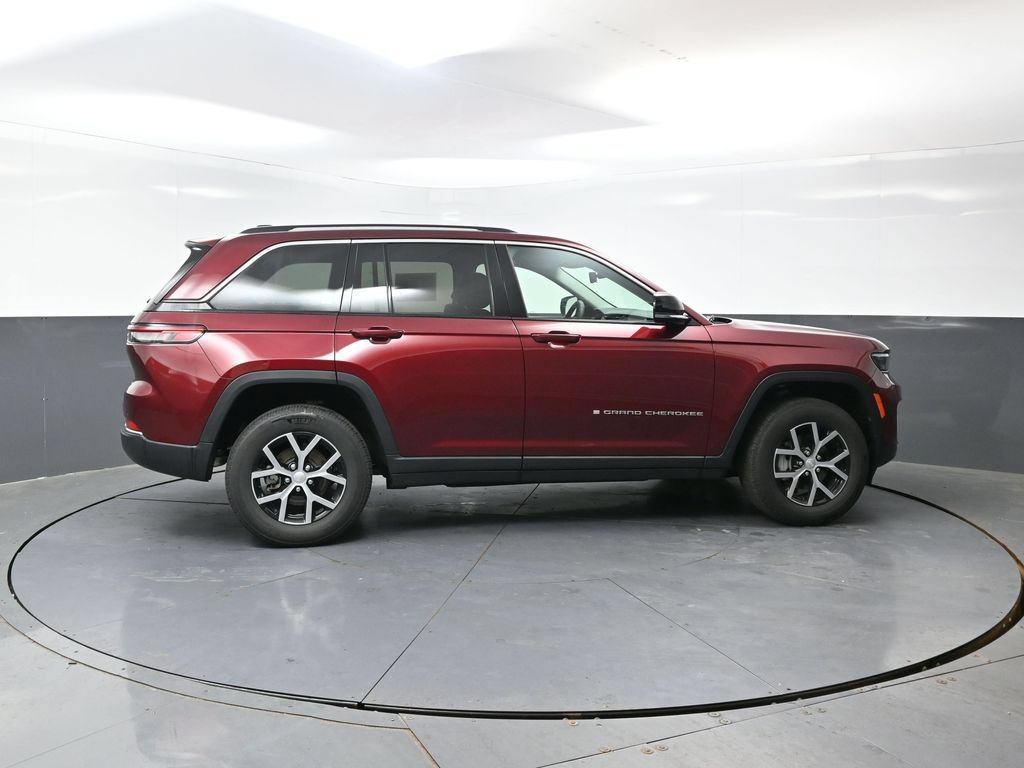 Used 2024 Jeep Grand Cherokee Limited AWD/4WD image 2