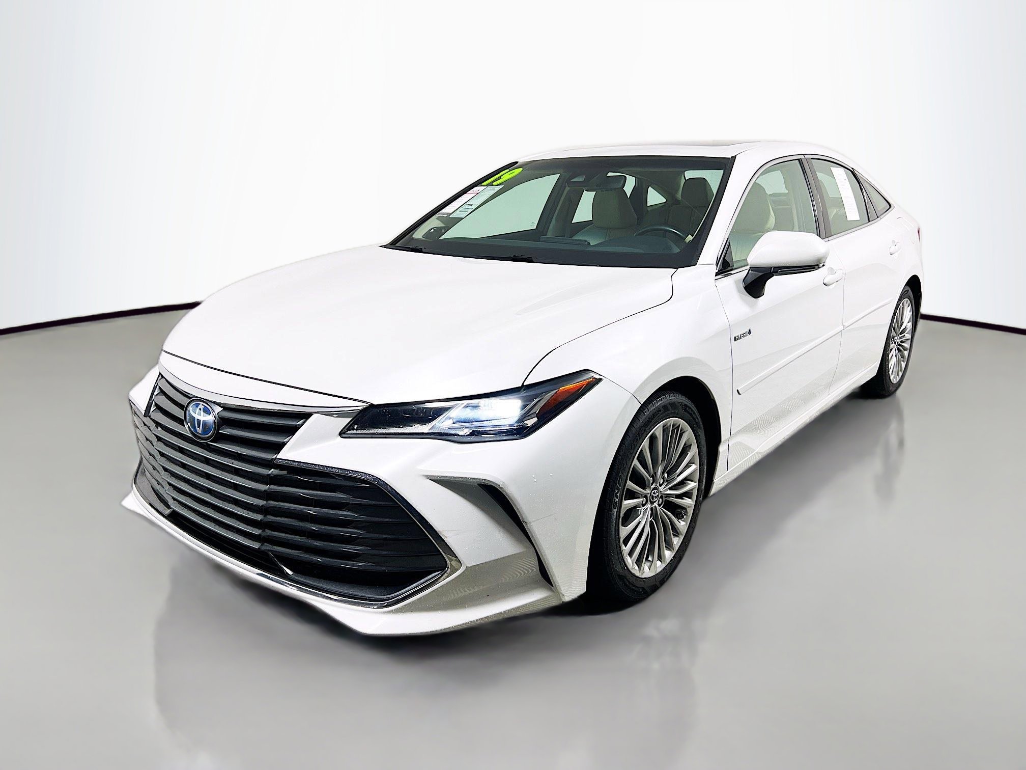 Used 2019 Toyota Avalon Limited image 10