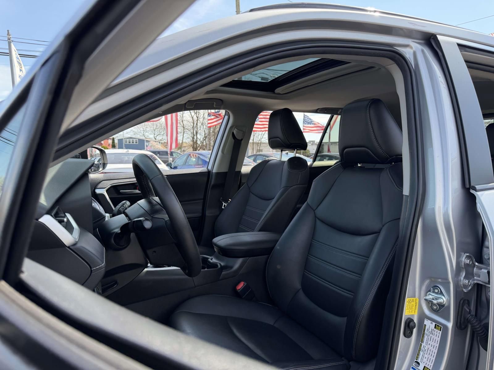 Used 2021 Toyota RAV4 XLE Premium AWD/4WD image 21