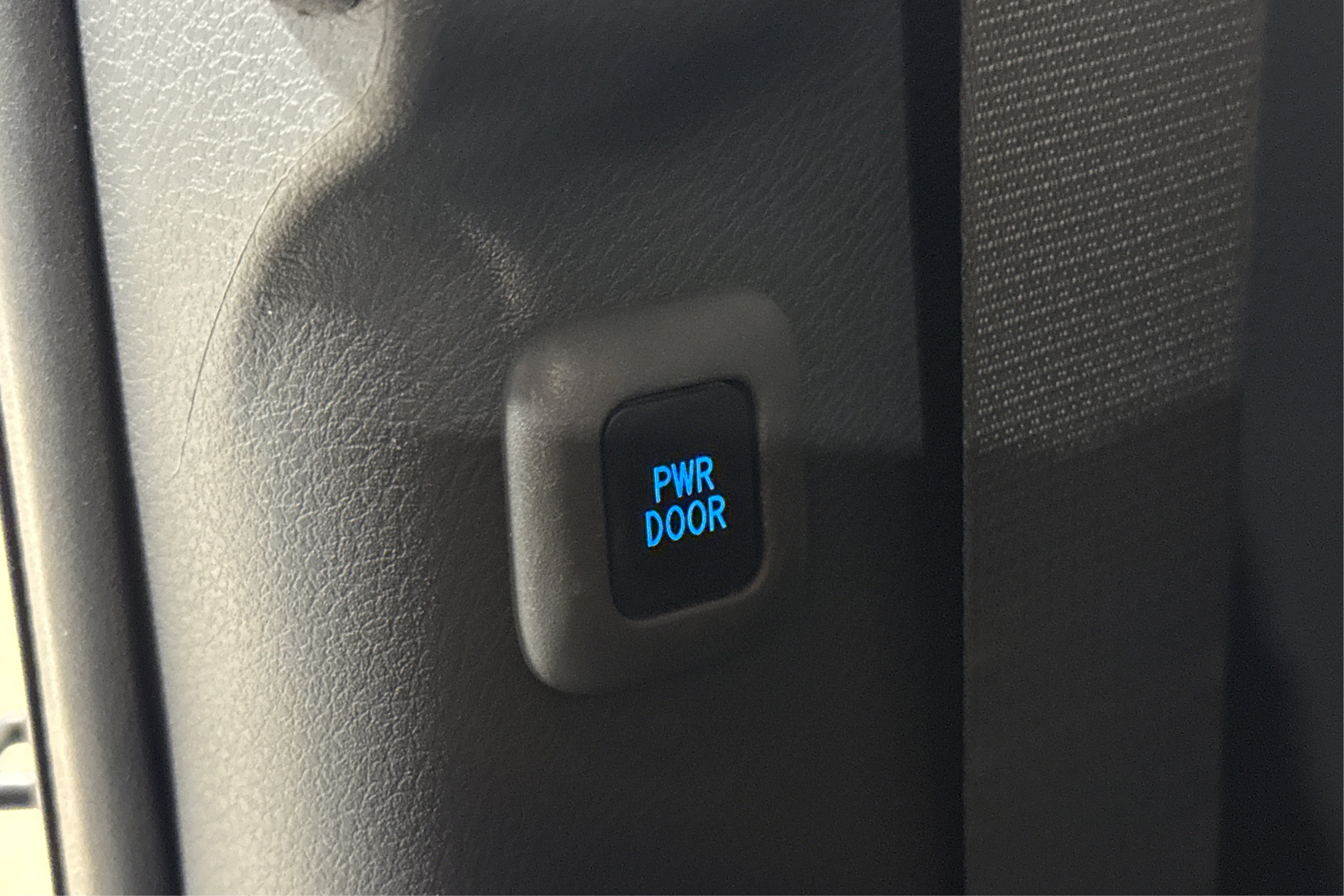 Used 2024 Toyota Sienna LE image 37