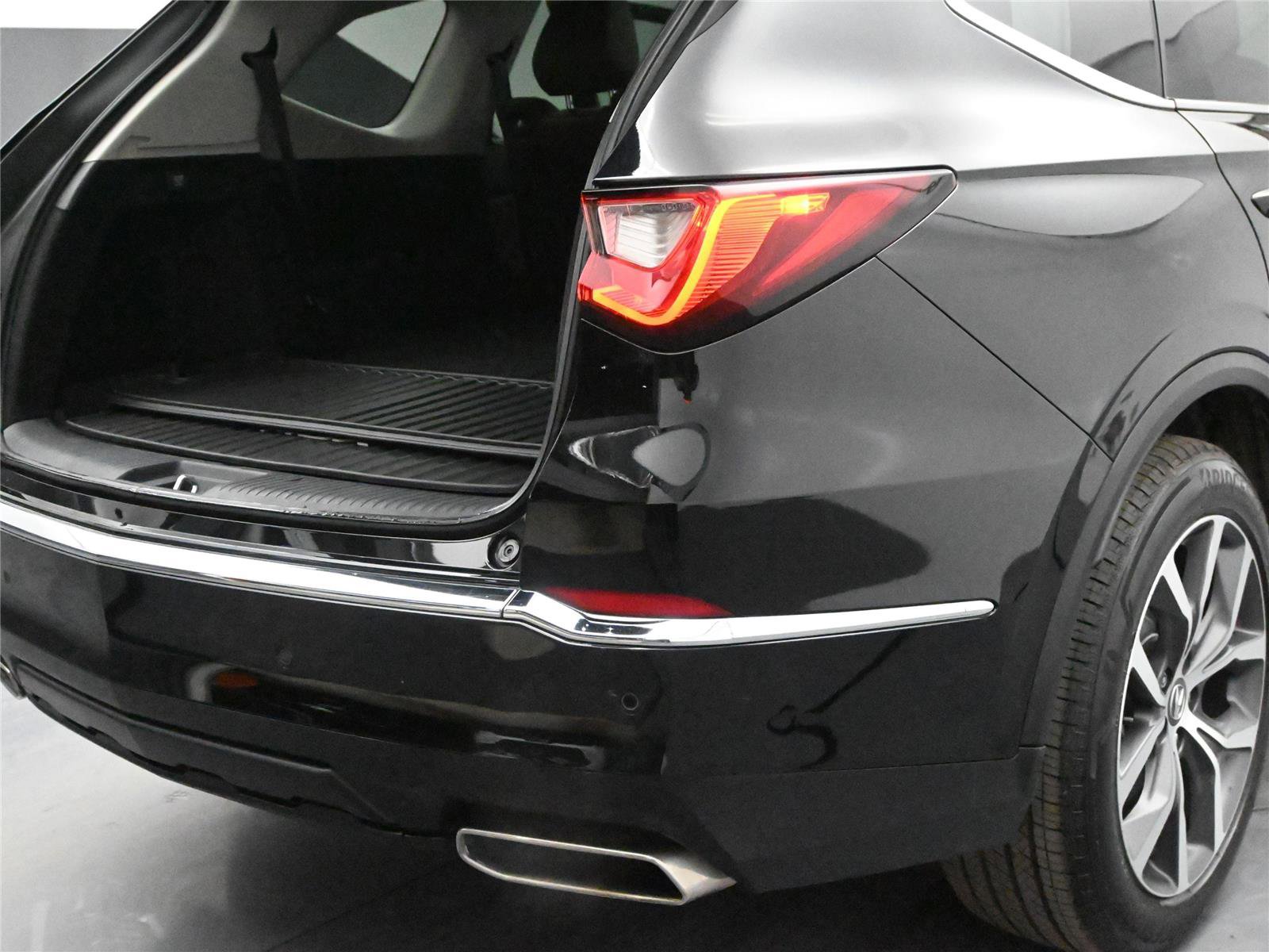 Certified 2024 Acura MDX SH-AWD w/ Technology Package image 16