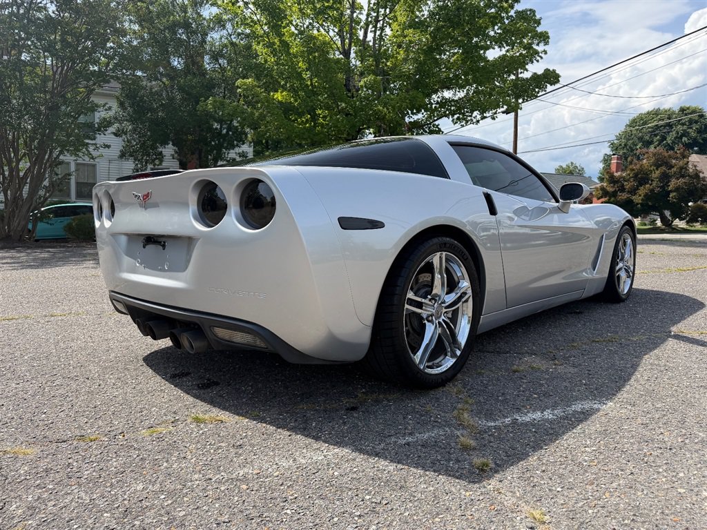 Used 2009 Chevrolet Corvette Coupe w/ Z51 Performance Package RWD image 5