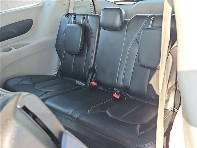 Used 2024 Chrysler Pacifica Limited FWD image 19