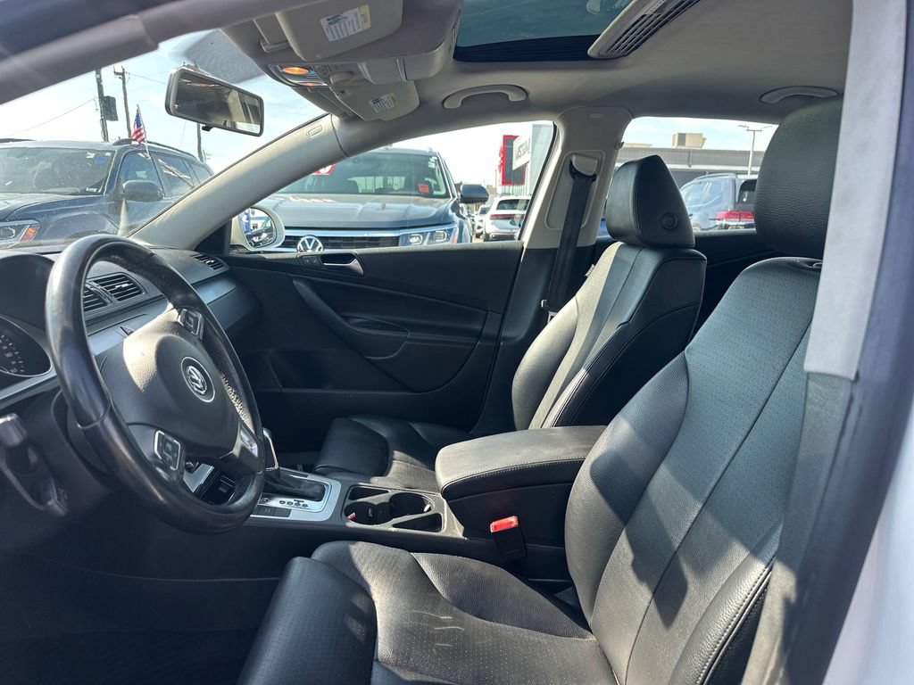 Used 2010 Volkswagen Passat Komfort FWD image 11