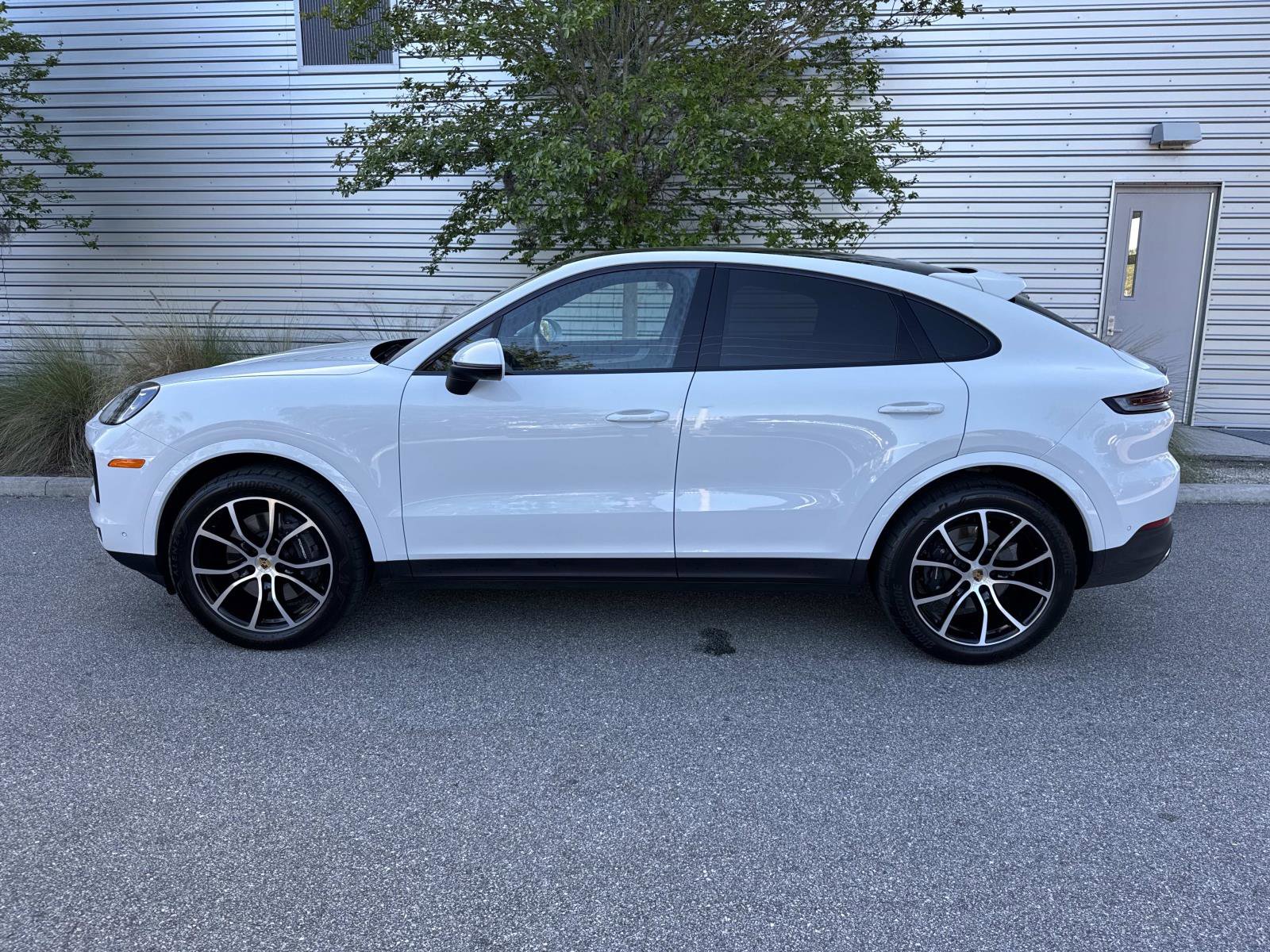 Used 2024 Porsche Cayenne Coupe image 2