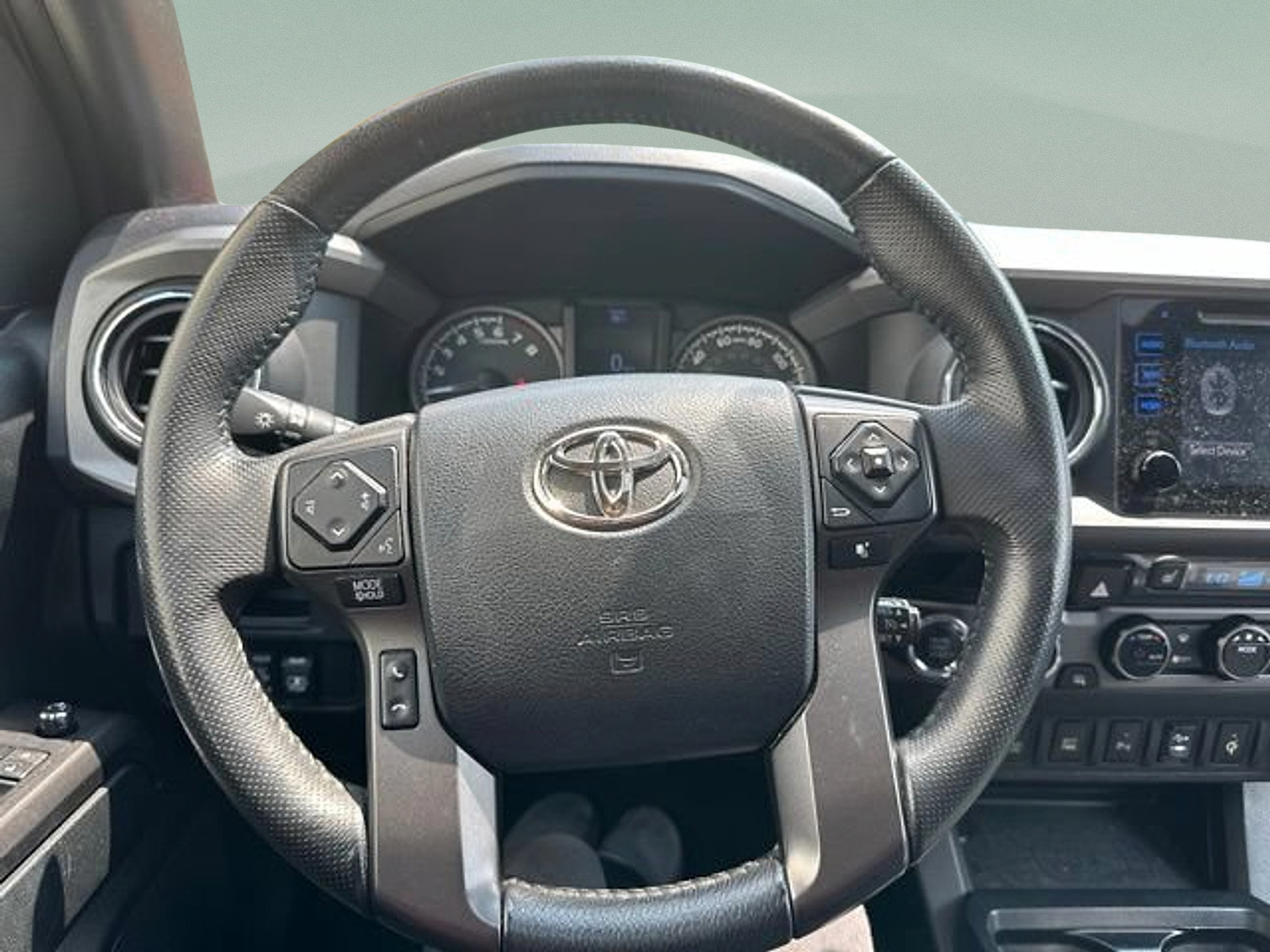Used 2017 Toyota Tacoma TRD Off-Road w/ Premium & Technology Package AWD/4WD image 22