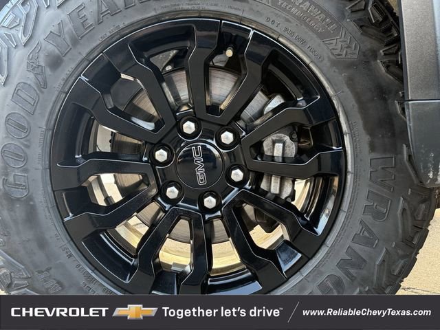 Certified 2023 GMC Sierra 1500 AT4X image 10